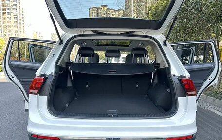 Volkswagen Tiguan II, 2020 год, 2 000 000 рублей, 19 фотография