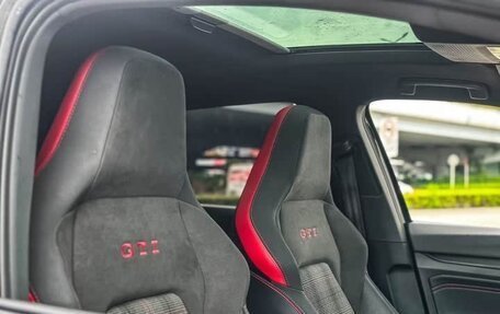 Volkswagen Golf GTI, 2022 год, 2 750 000 рублей, 7 фотография