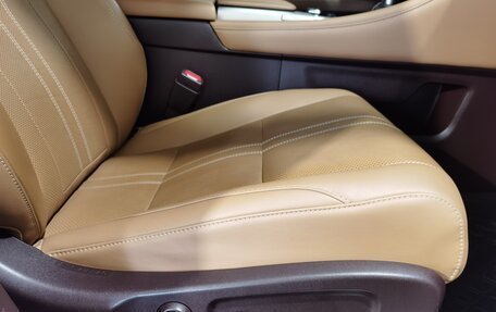 Lexus RX IV рестайлинг, 2016 год, 4 200 000 рублей, 26 фотография