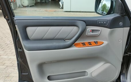 Toyota Land Cruiser 100 рестайлинг 2, 2005 год, 2 030 000 рублей, 11 фотография