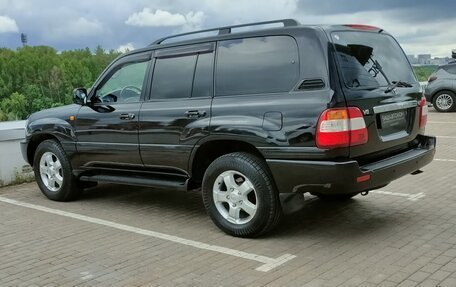 Toyota Land Cruiser 100 рестайлинг 2, 2005 год, 2 030 000 рублей, 6 фотография