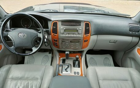 Toyota Land Cruiser 100 рестайлинг 2, 2005 год, 2 030 000 рублей, 8 фотография