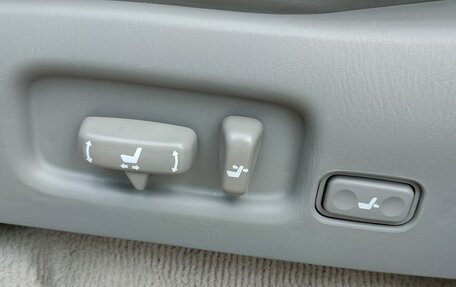 Toyota Land Cruiser 100 рестайлинг 2, 2005 год, 2 030 000 рублей, 18 фотография