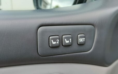 Toyota Land Cruiser 100 рестайлинг 2, 2005 год, 2 030 000 рублей, 13 фотография
