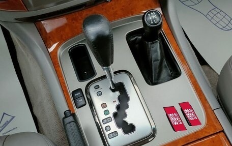 Toyota Land Cruiser 100 рестайлинг 2, 2005 год, 2 030 000 рублей, 16 фотография