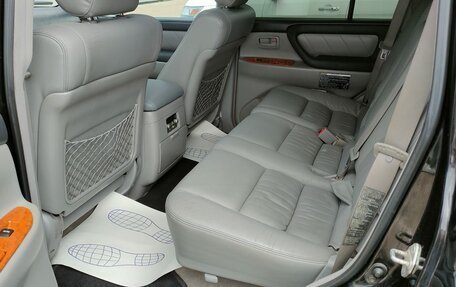 Toyota Land Cruiser 100 рестайлинг 2, 2005 год, 2 030 000 рублей, 24 фотография