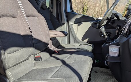 Renault Trafic, 2015 год, 1 650 000 рублей, 7 фотография