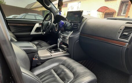 Toyota Land Cruiser 200, 2018 год, 7 100 000 рублей, 4 фотография