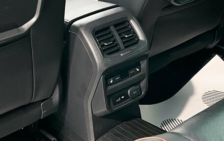 Volkswagen Tiguan II, 2019 год, 3 045 000 рублей, 23 фотография
