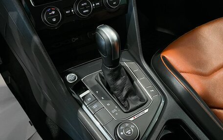 Volkswagen Tiguan II, 2019 год, 3 045 000 рублей, 14 фотография