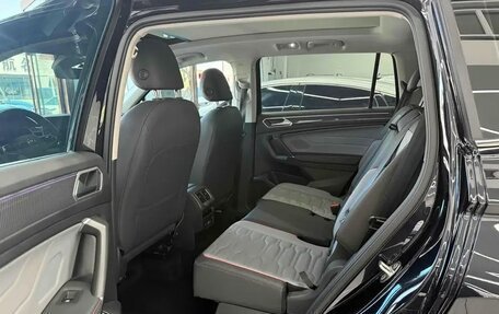 Volkswagen Tiguan II, 2022 год, 3 226 000 рублей, 7 фотография