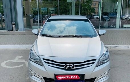Hyundai Solaris II рестайлинг, 2015 год, 990 000 рублей, 2 фотография