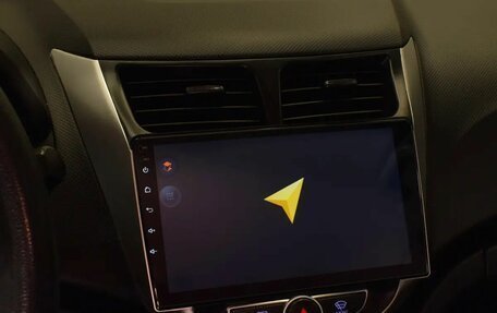 Hyundai Solaris II рестайлинг, 2012 год, 10 фотография