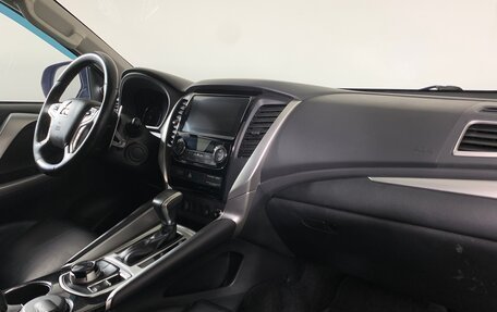 Mitsubishi Pajero Sport III рестайлинг, 2018 год, 2 185 000 рублей, 13 фотография
