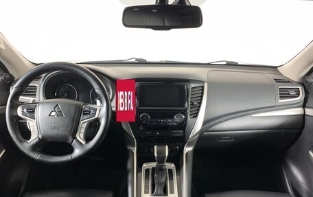 Mitsubishi Pajero Sport III рестайлинг, 2018 год, 2 185 000 рублей, 12 фотография