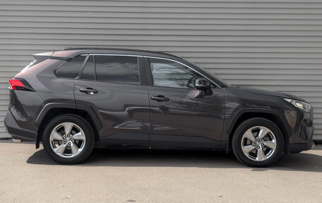 Toyota RAV4, 2019 год, 3 050 000 рублей, 4 фотография