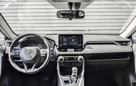 Toyota RAV4, 2019 год, 3 050 000 рублей, 14 фотография