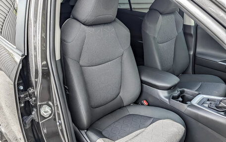 Toyota RAV4, 2019 год, 3 050 000 рублей, 22 фотография