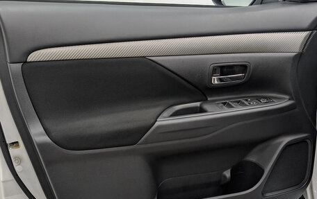 Mitsubishi Outlander III рестайлинг 3, 2014 год, 1 470 000 рублей, 19 фотография
