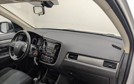 Mitsubishi Outlander III рестайлинг 3, 2014 год, 1 470 000 рублей, 13 фотография