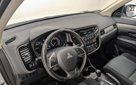 Mitsubishi Outlander III рестайлинг 3, 2014 год, 1 470 000 рублей, 15 фотография