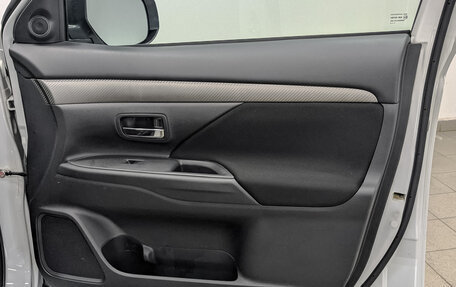 Mitsubishi Outlander III рестайлинг 3, 2014 год, 1 470 000 рублей, 23 фотография