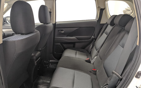 Mitsubishi Outlander III рестайлинг 3, 2014 год, 1 470 000 рублей, 18 фотография