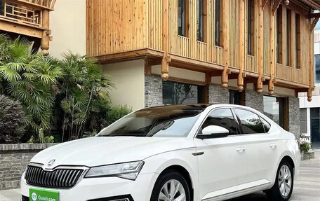 Skoda Superb III рестайлинг, 2021 год, 1 500 000 рублей, 1 фотография