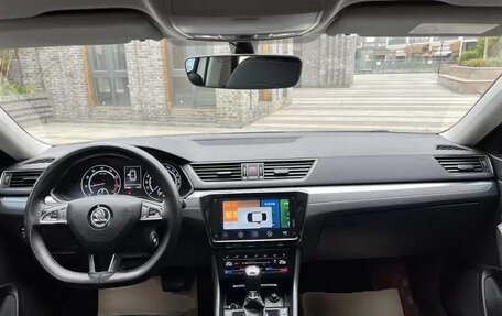 Skoda Superb III рестайлинг, 2021 год, 1 500 000 рублей, 10 фотография