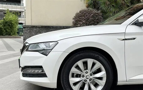 Skoda Superb III рестайлинг, 2021 год, 1 500 000 рублей, 20 фотография