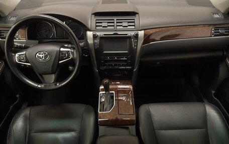 Toyota Camry, 2017 год, 2 072 000 рублей, 10 фотография