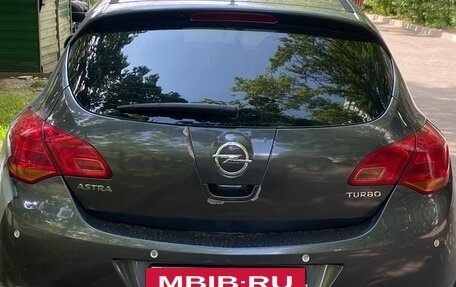 Opel Astra J, 2011 год, 530 000 рублей, 2 фотография