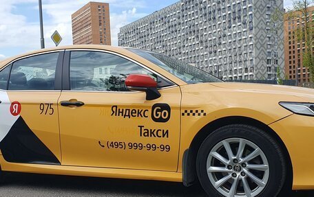 Toyota Camry, 2021 год, 2 180 000 рублей, 10 фотография