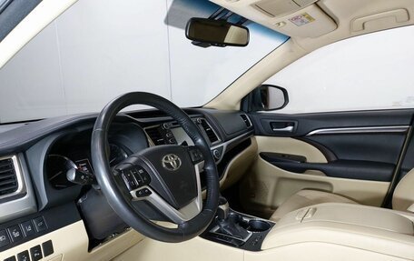 Toyota Highlander III, 2015 год, 2 598 000 рублей, 8 фотография
