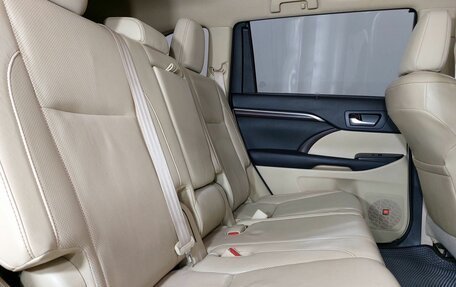 Toyota Highlander III, 2015 год, 2 598 000 рублей, 18 фотография