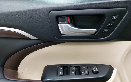 Toyota Highlander III, 2015 год, 2 598 000 рублей, 20 фотография
