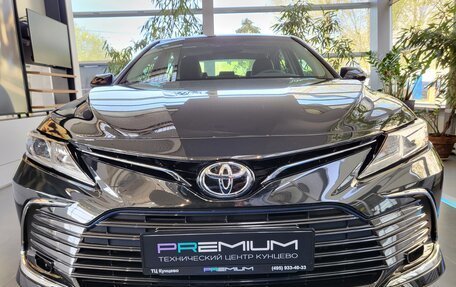 Toyota Camry, 2023 год, 3 798 000 рублей, 2 фотография