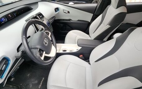 Toyota Prius IV XW50, 2017 год, 2 060 000 рублей, 16 фотография