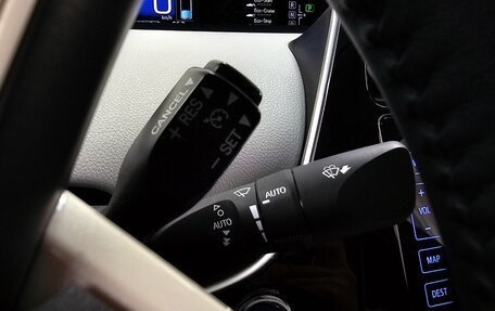 Toyota Prius IV XW50, 2017 год, 2 060 000 рублей, 21 фотография
