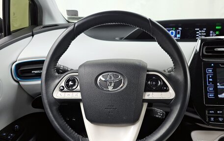 Toyota Prius IV XW50, 2017 год, 2 060 000 рублей, 15 фотография