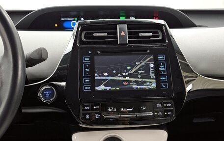 Toyota Prius IV XW50, 2017 год, 2 060 000 рублей, 18 фотография