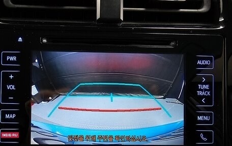 Toyota Prius IV XW50, 2017 год, 2 060 000 рублей, 20 фотография