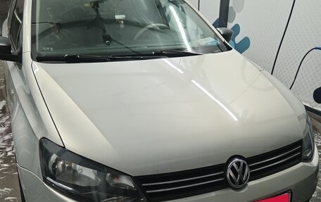 Volkswagen Polo VI (EU Market), 2013 год, 900 000 рублей, 1 фотография