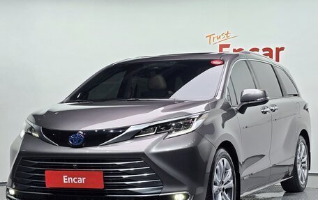 Toyota Sienna, 2021 год, 3 670 000 рублей, 1 фотография