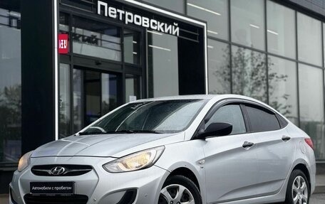 Hyundai Solaris II рестайлинг, 2013 год, 920 000 рублей, 2 фотография