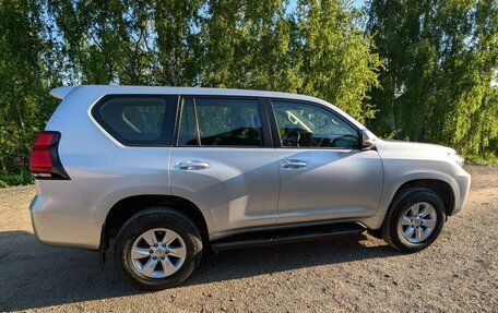Toyota Land Cruiser Prado 150 рестайлинг 2, 2020 год, 6 000 000 рублей, 9 фотография