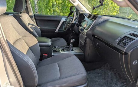 Toyota Land Cruiser Prado 150 рестайлинг 2, 2020 год, 6 000 000 рублей, 38 фотография