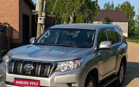 Toyota Land Cruiser Prado 150 рестайлинг 2, 2020 год, 6 000 000 рублей, 31 фотография