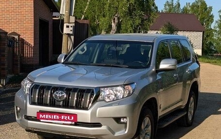 Toyota Land Cruiser Prado 150 рестайлинг 2, 2020 год, 6 000 000 рублей, 32 фотография