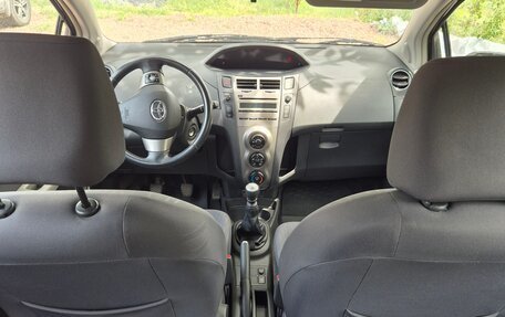 Toyota Yaris III рестайлинг, 2009 год, 600 000 рублей, 4 фотография